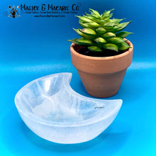 Load image into Gallery viewer, Selenite Moon Offering Bowl
